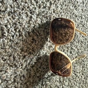 Stylish Beige Sunglasses 4